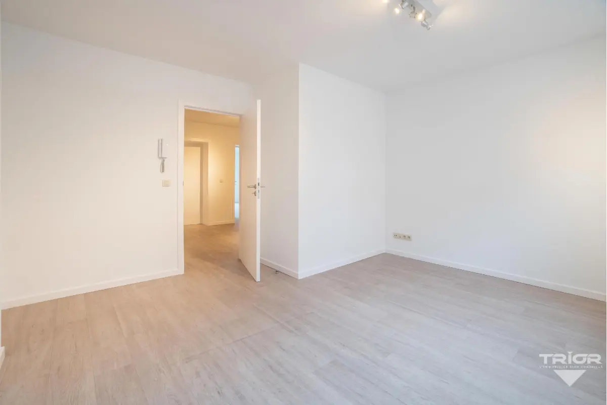 Handelszaak te  huur in Waterloo 1410 470.00€  slaapkamers 16.00m² - Zoekertje 425427