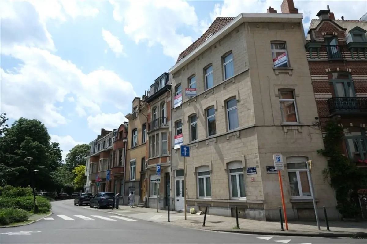 Appartement te  in Schaarbeek 1030 690000.00€ 4 slaapkamers m² - Zoekertje 740065