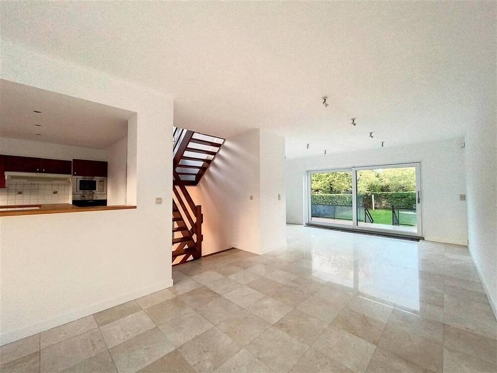 Maison à louer à Wezembeek-Oppem 1970 2300.00€ 3 chambres 215.00m² - Annonce 433910