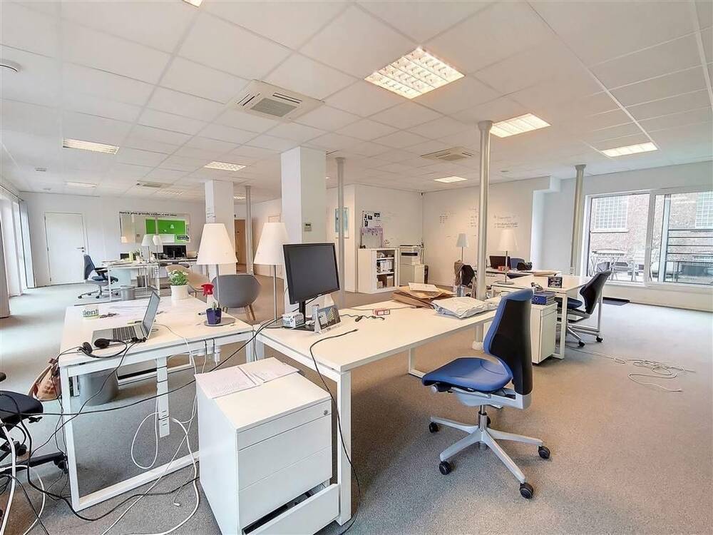 Handelszaak te huur in Waver 1300 2000.00€ slaapkamers 210.00m² - Zoekertje 437317