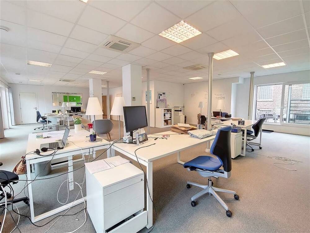 Commerce à louer à Wavre 1300 2000.00€ chambres 210.00m² - Annonce 437317