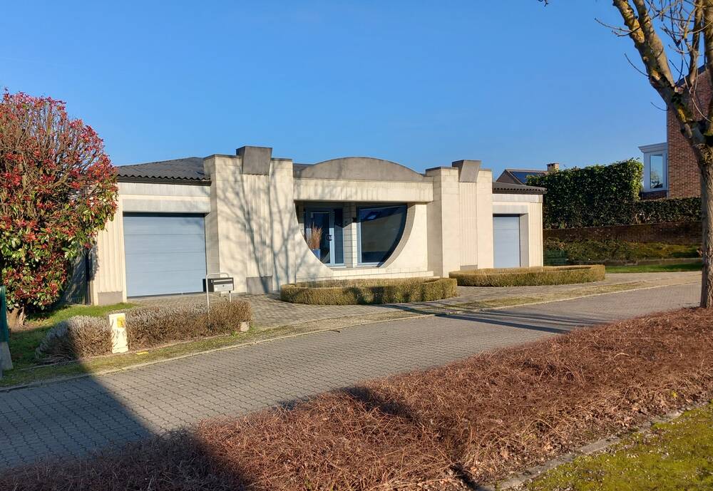 Huis te koop in Sint-Pieters-Leeuw 1600 599000.00€ 5 slaapkamers 261.00m² - Zoekertje 441099