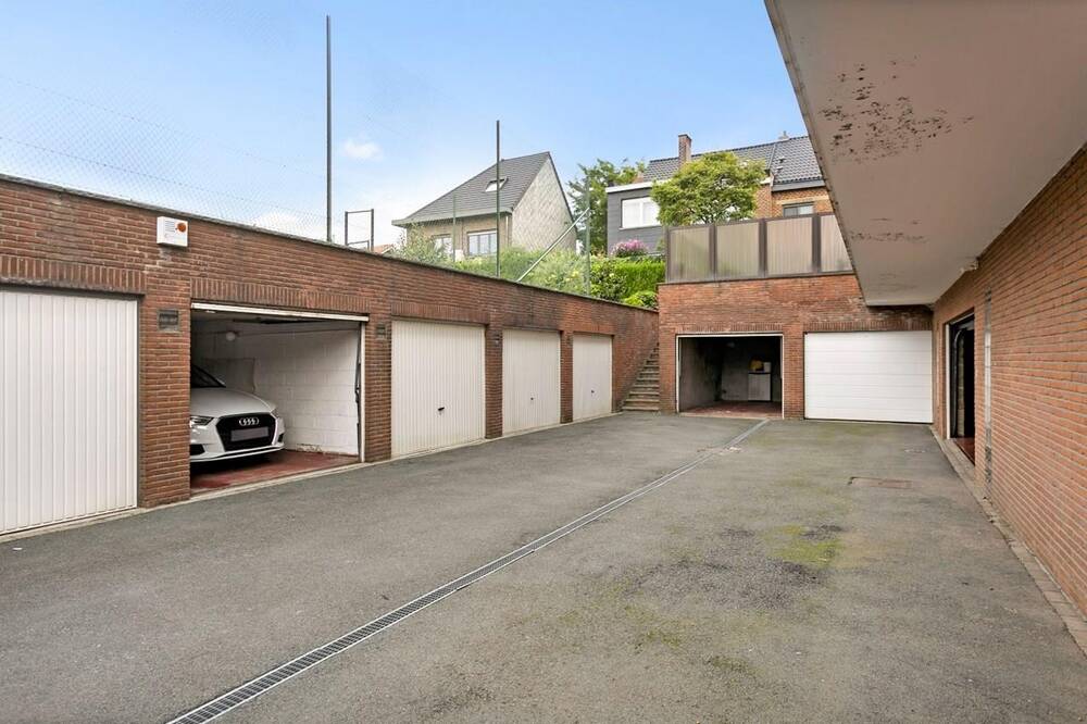 Parking / garage à vendre à Leeuw-Saint-Pierre 1600 30000.00€ chambres m² - Annonce 445528