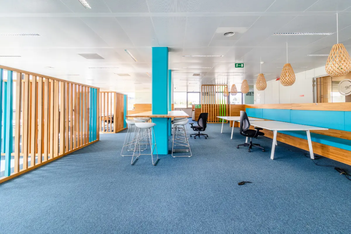 Handelszaak te  huur in Mont-Saint-Guibert 1435 8200.00€  slaapkamers 596.00m² - Zoekertje 447798