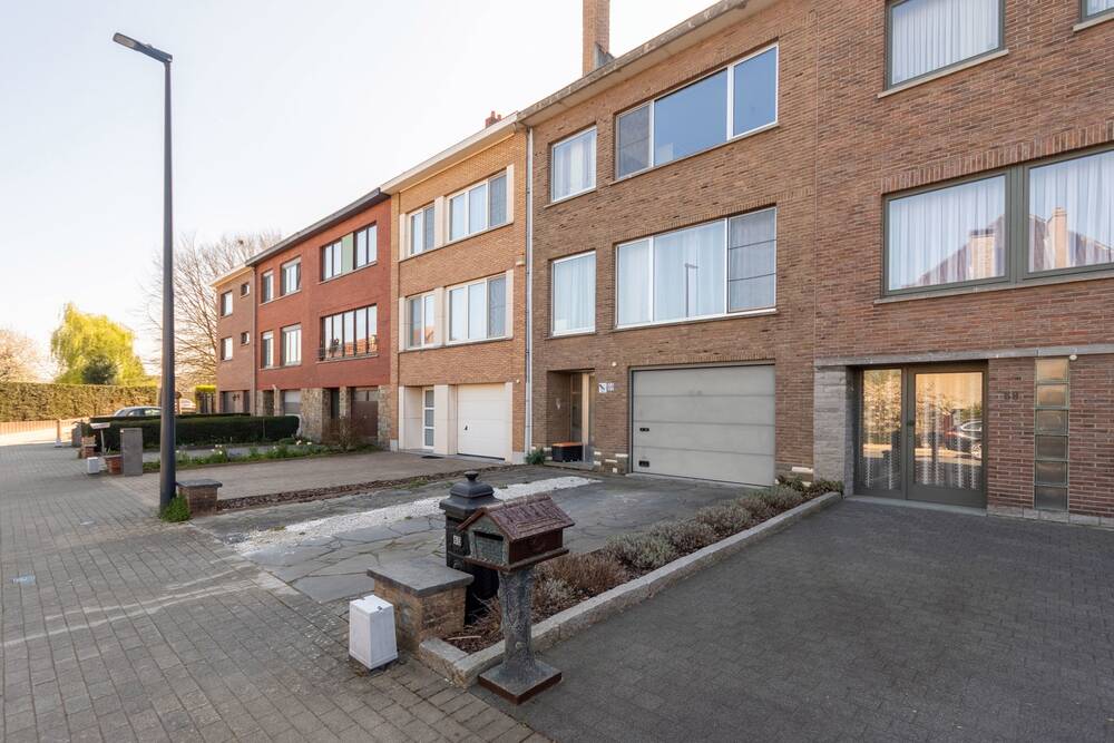 Huis te koop in Sint-Pieters-Leeuw 1600 399000.00€ 3 slaapkamers 180.00m² - Zoekertje 454596