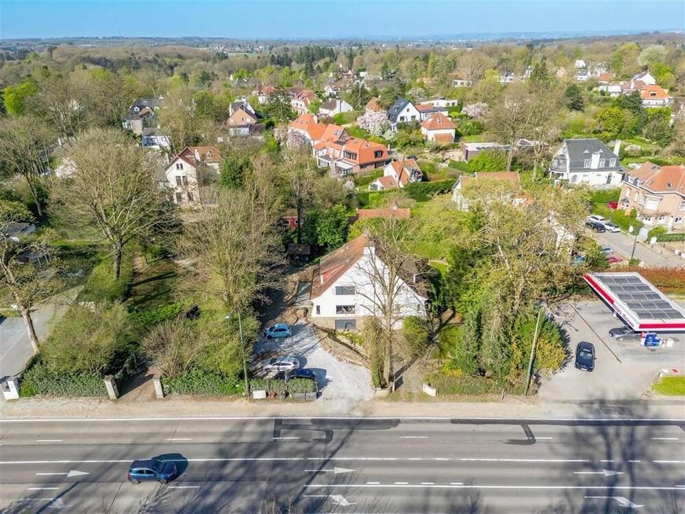 Handelszaak te  koop in Sint-Genesius-Rode 1640 575000.00€ 4 slaapkamers m² - Zoekertje 454709
