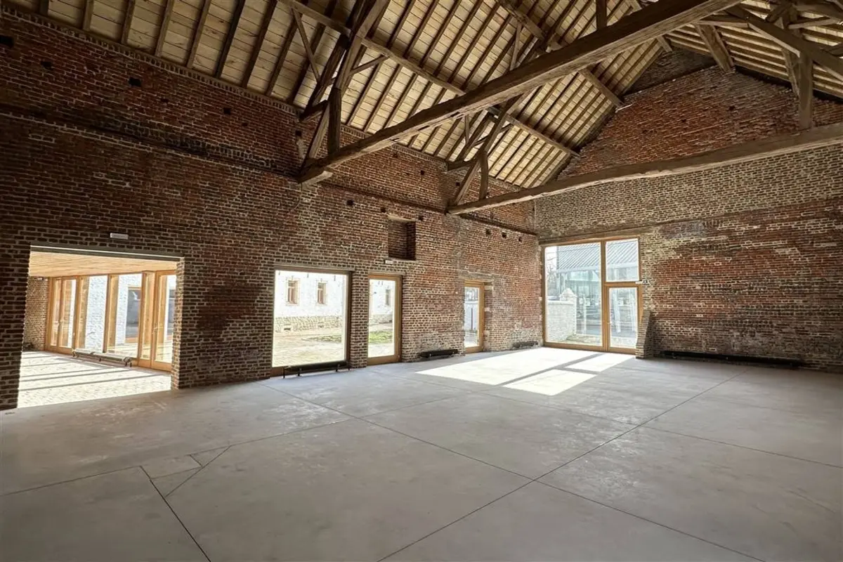 Commerce à louer à Hamme-Mille 1320 5000.00€  chambres 560.00m² - Annonce 460522