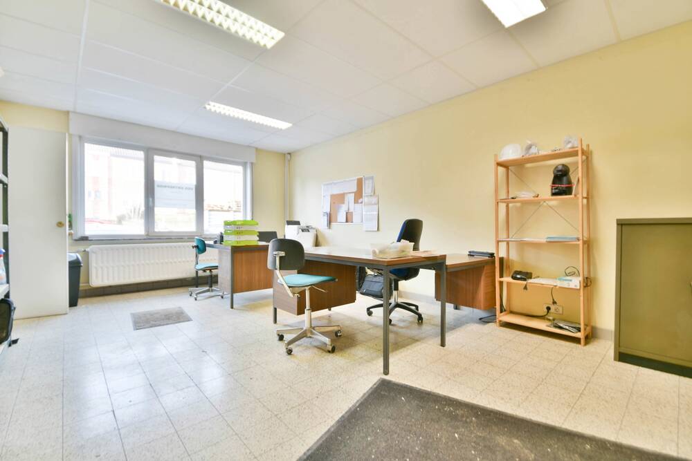 Commerce à louer à Leeuw-Saint-Pierre 1600 975.00€ chambres 120.00m² - Annonce 466336