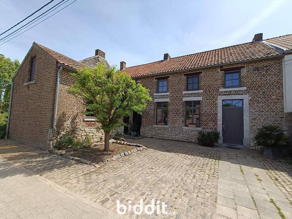 Huis te koop in Piétrain 1370 300000.00€ 4 slaapkamers m² - Zoekertje 477956