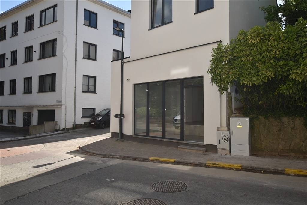 Commerce à louer à Hoeilaart 1560 1000.00€ chambres m² - Annonce 482033