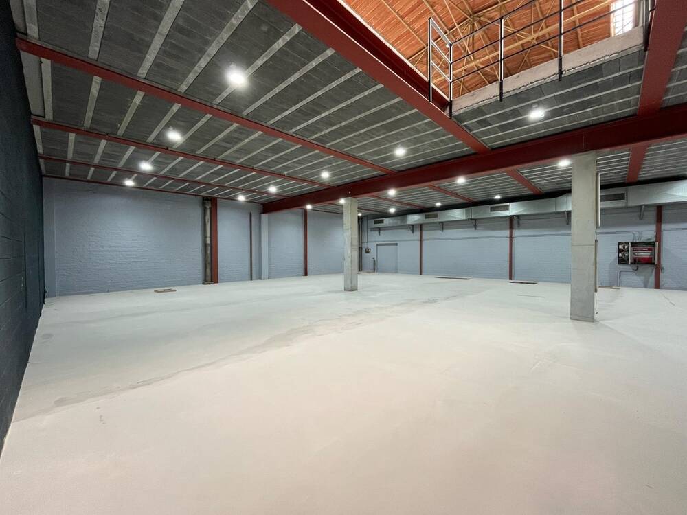 Commerce à louer à Waterloo 1410 6500.00€ chambres 770.00m² - Annonce 483661