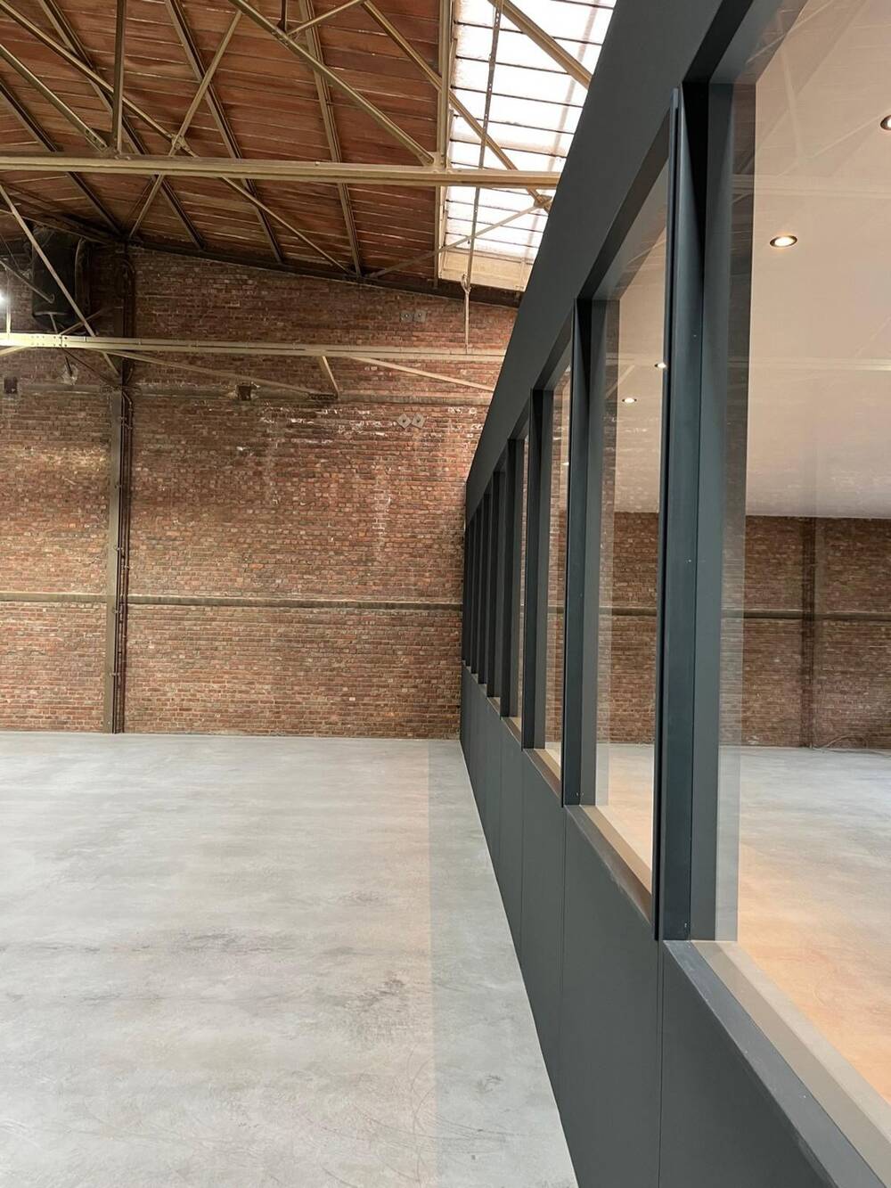 Commerce à louer à Braine-l'Alleud 1420 6500.00€  chambres 770.00m² - Annonce 483685
