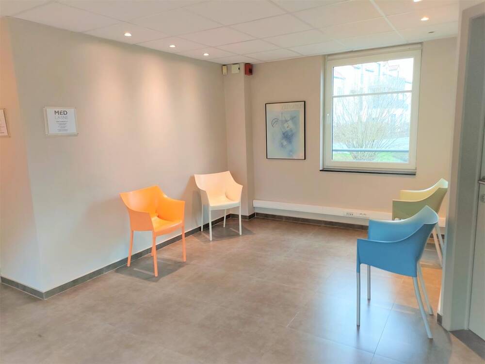 Commerce à louer à Lasne 1380 600.00€ chambres 19.00m² - Annonce 486161