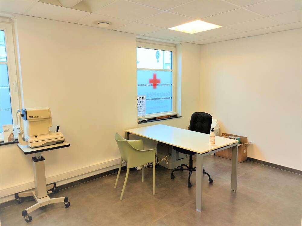 Commerce à louer à Lasne 1380 600.00€  chambres 19.00m² - Annonce 486161