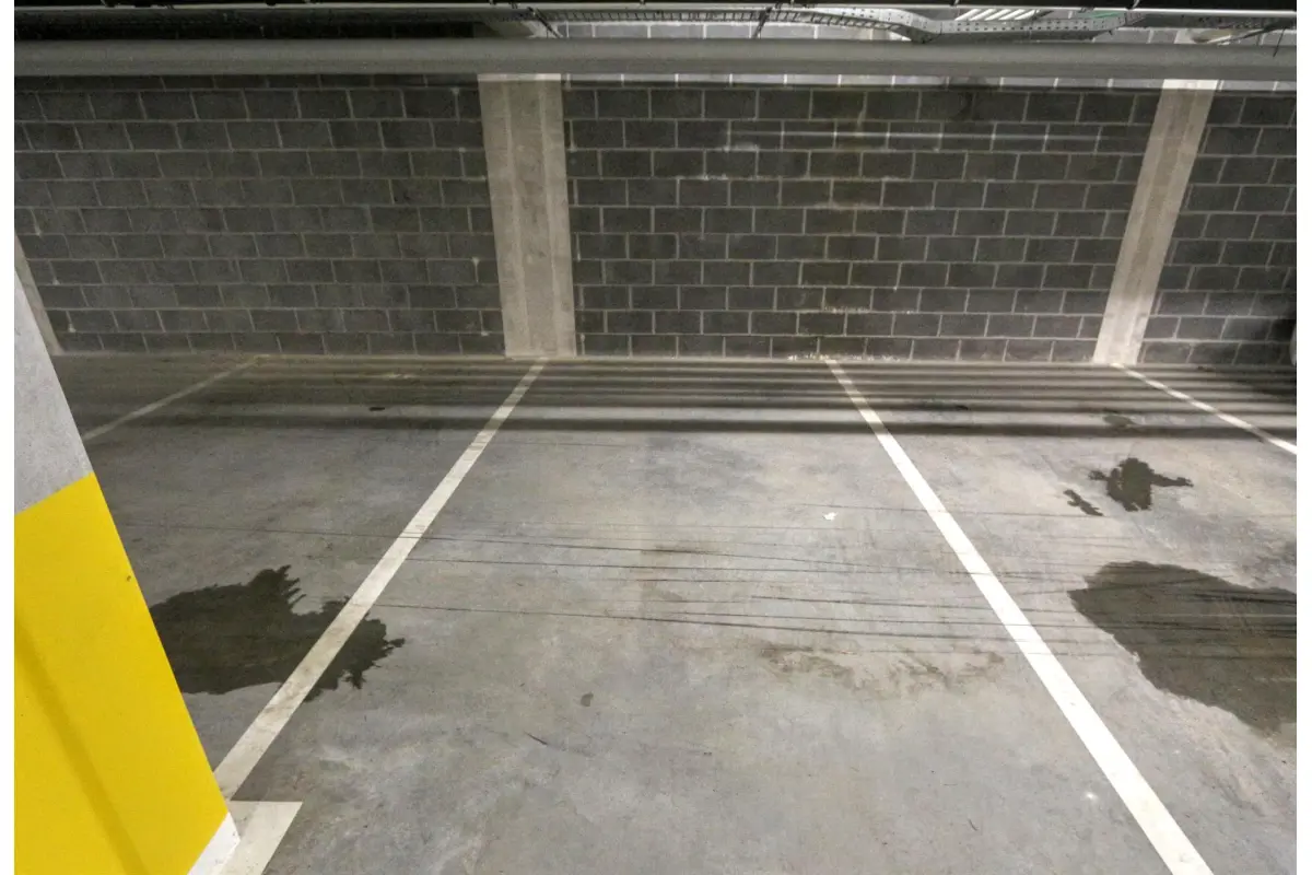 Parking / garage à louer à Waterloo 1410 100.00€  chambres m² - Annonce 489607