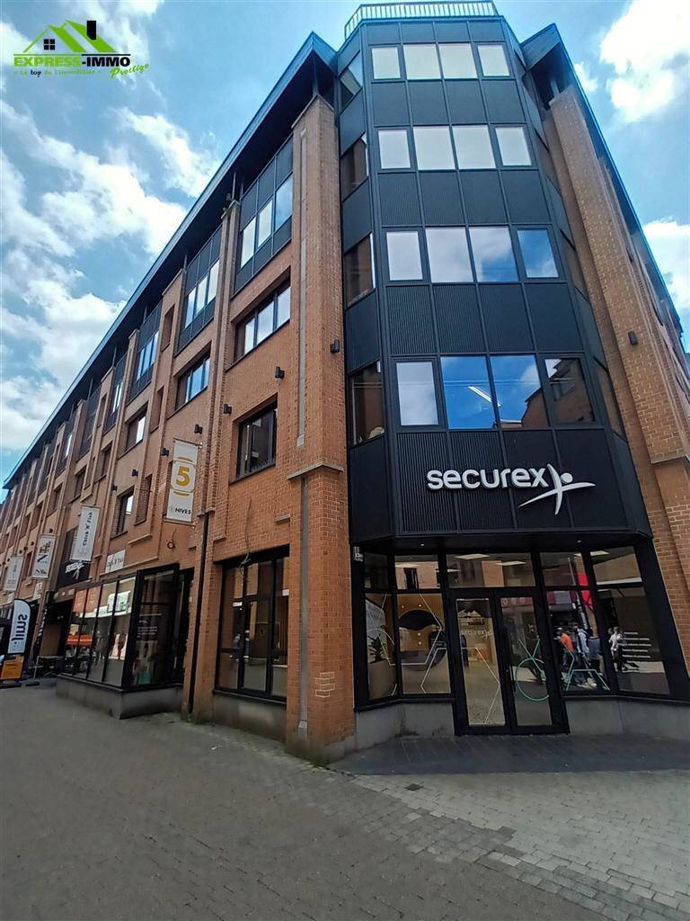 Commerce à louer à Louvain-la-Neuve 1348 350.00€ chambres m² - Annonce 490230