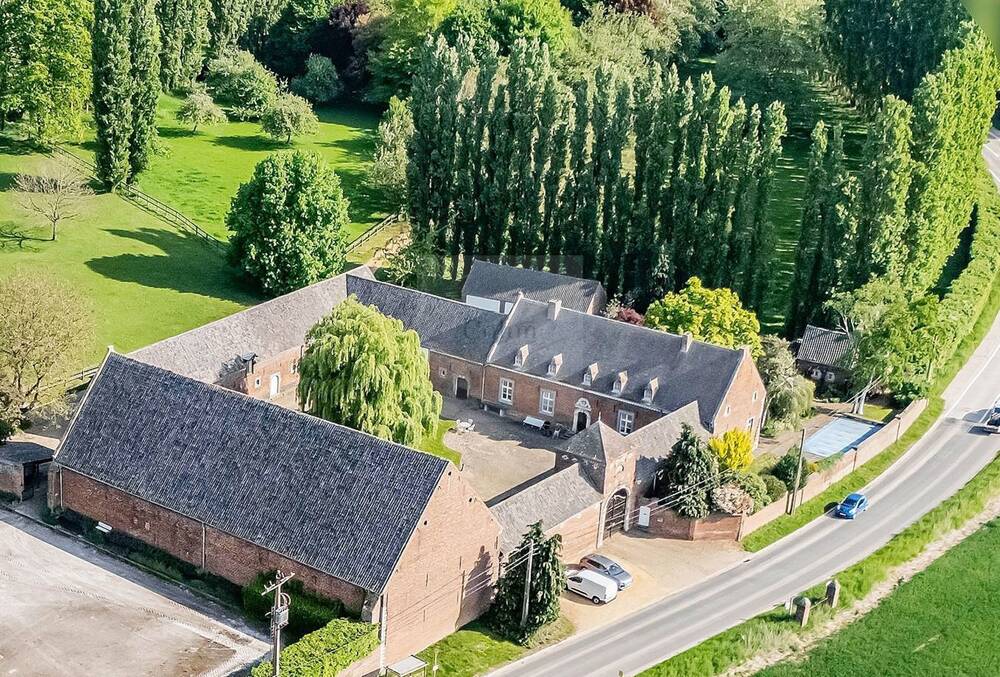Maison à vendre à Jandrain-Jandrenouille 1350 0.00€ 6 chambres 1537.00m² - Annonce 492458