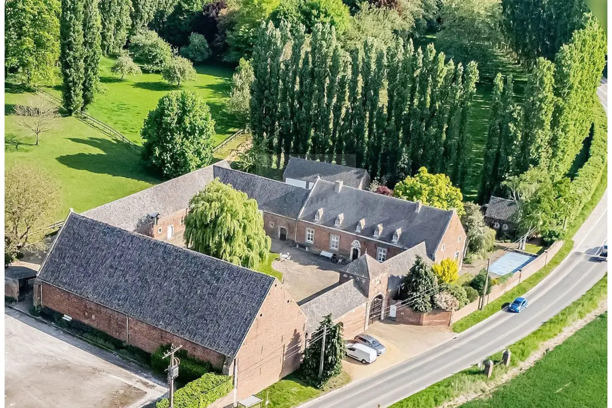 Bungalow te  koop in Jandrain-Jandrenouille 1350 0.00€ 6 slaapkamers 1537.00m² - Zoekertje 492458