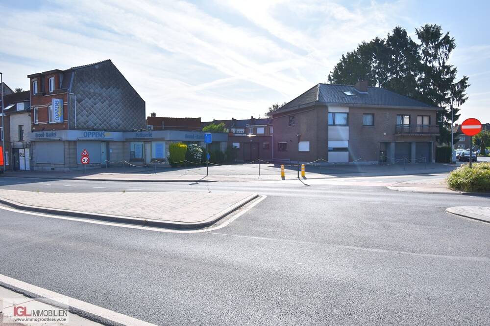 Handelszaak te koop in Sint-Pieters-Leeuw 1600 900000.00€ slaapkamers m² - Zoekertje 493267