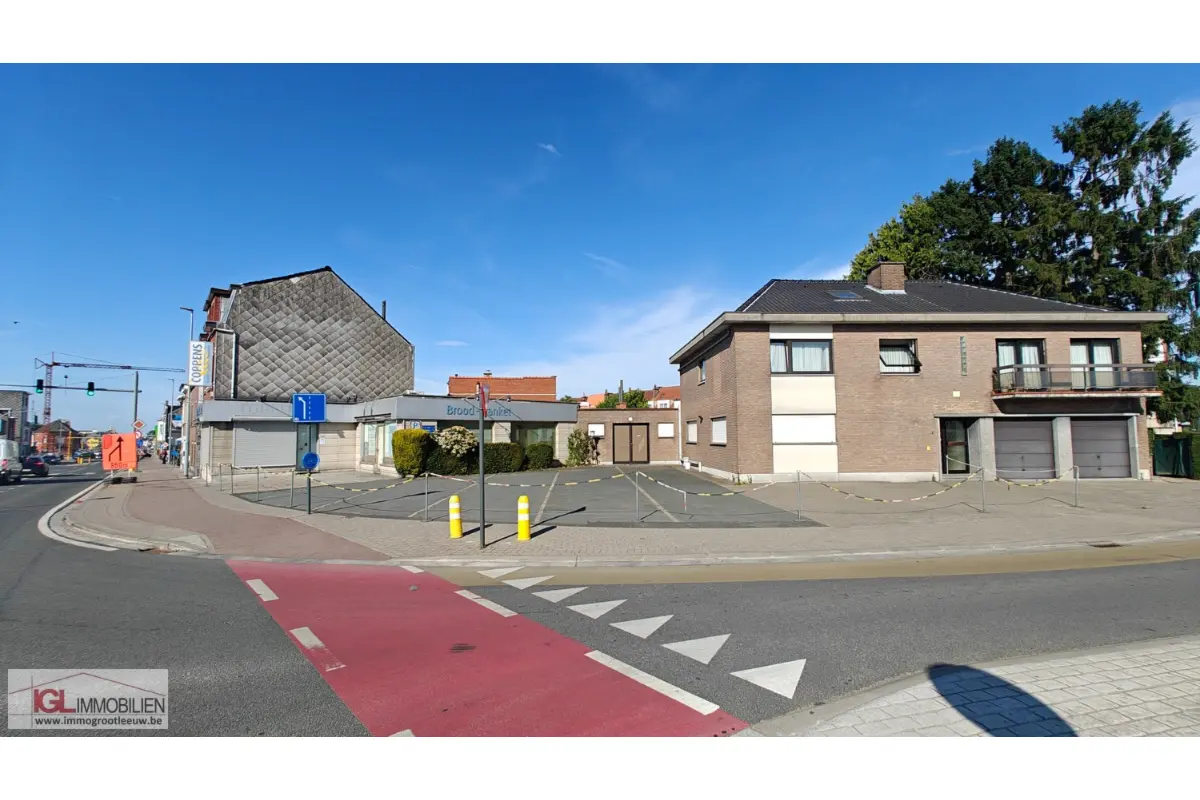 Commerce à vendre à Leeuw-Saint-Pierre 1600 745000.00€  chambres m² - Annonce 690980