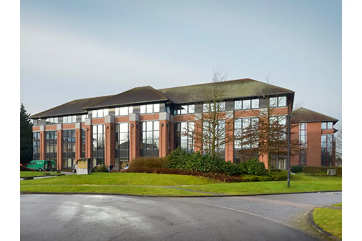 Handelszaak te  huur in Waterloo 1410 1099.00€  slaapkamers m² - Zoekertje 503536