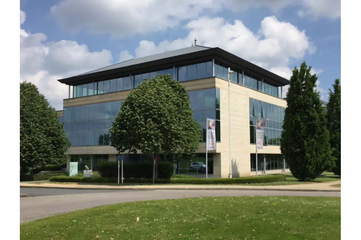 Handelszaak te  huur in Eigenbrakel 1420 650.00€  slaapkamers m² - Zoekertje 503317