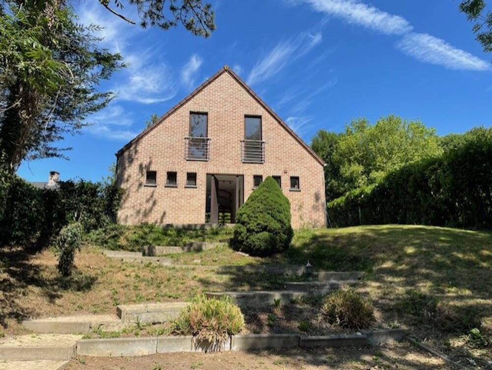 Villa te  huur in Saintes 1480 1350.00€ 3 slaapkamers 140.00m² - Zoekertje 521174