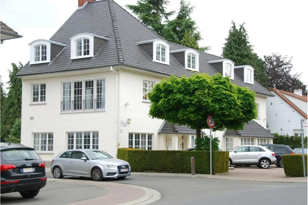 Handelszaak te  huur in Sint-Genesius-Rode 1640 1490.00€  slaapkamers 160.00m² - Zoekertje 507132