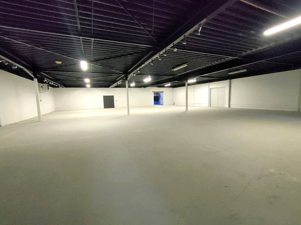 Commerce à louer à Wavre 1300 4000.00€ chambres 1080.00m² - Annonce 511634