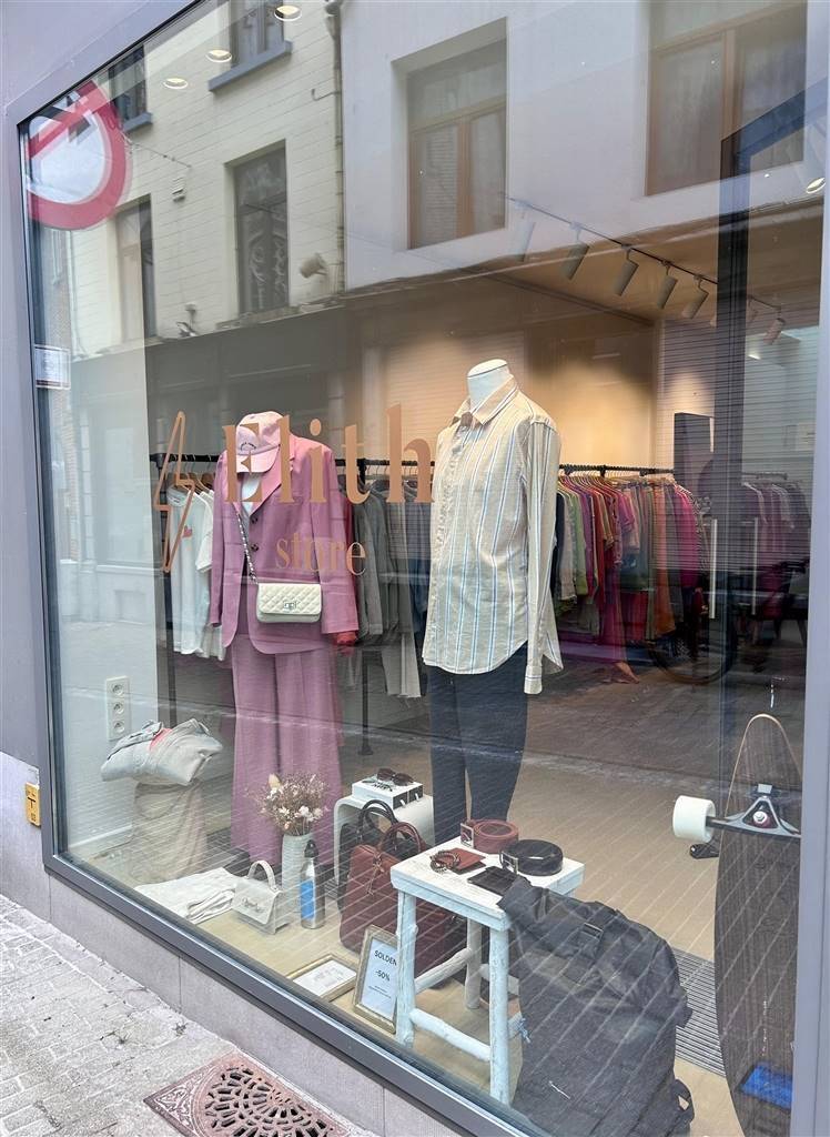 Commerce à louer à Halle 1500 650.00€ chambres m² - Annonce 513559
