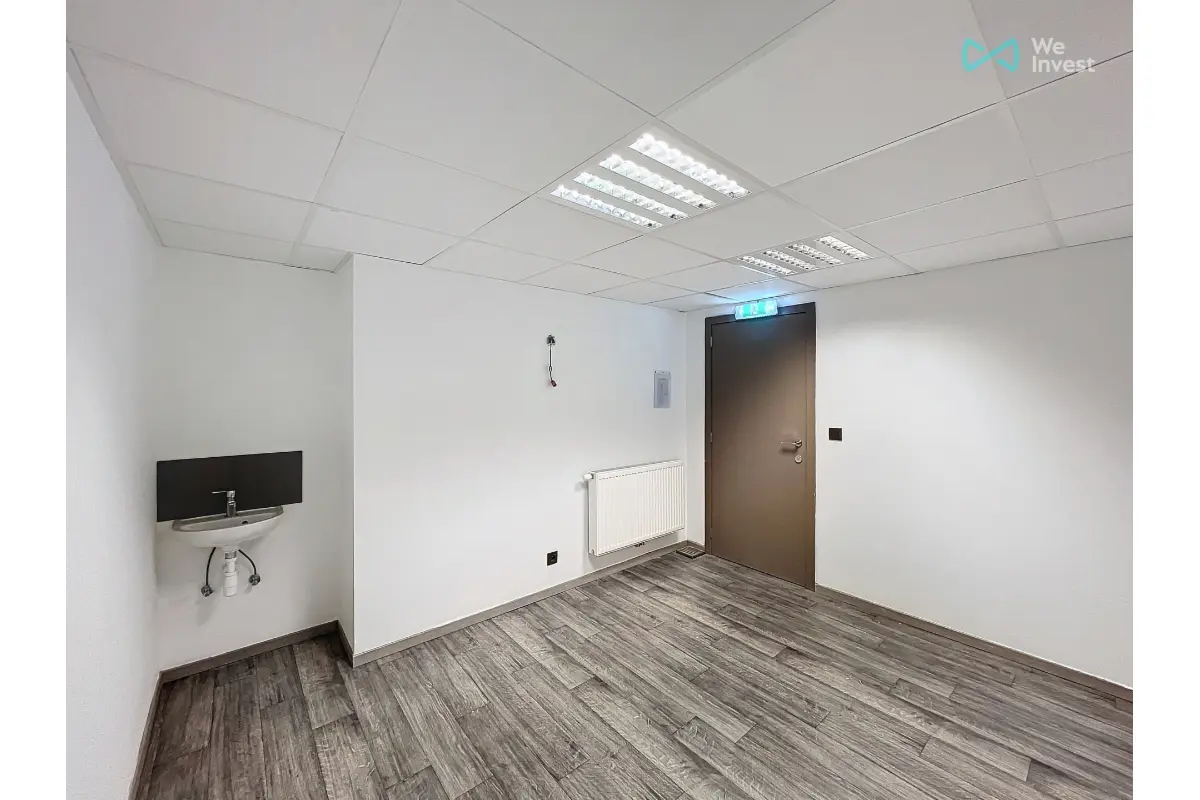 Handelszaak te  huur in Tubeke 1480 300.00€  slaapkamers 12.00m² - Zoekertje 514752