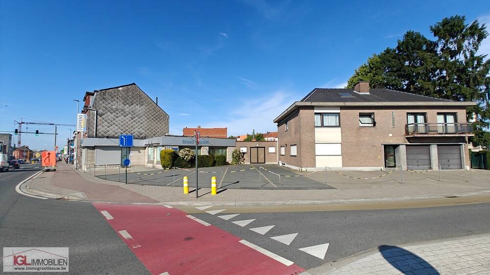 Huis te koop in Sint-Pieters-Leeuw 1600 900000.00€ slaapkamers m² - Zoekertje 523118