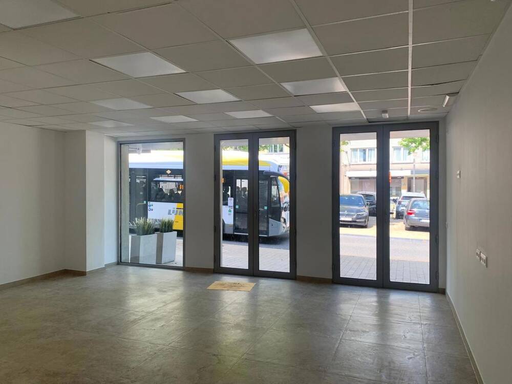 Commerce à louer à Zellik 1731 3000.00€  chambres 81.00m² - Annonce 549318