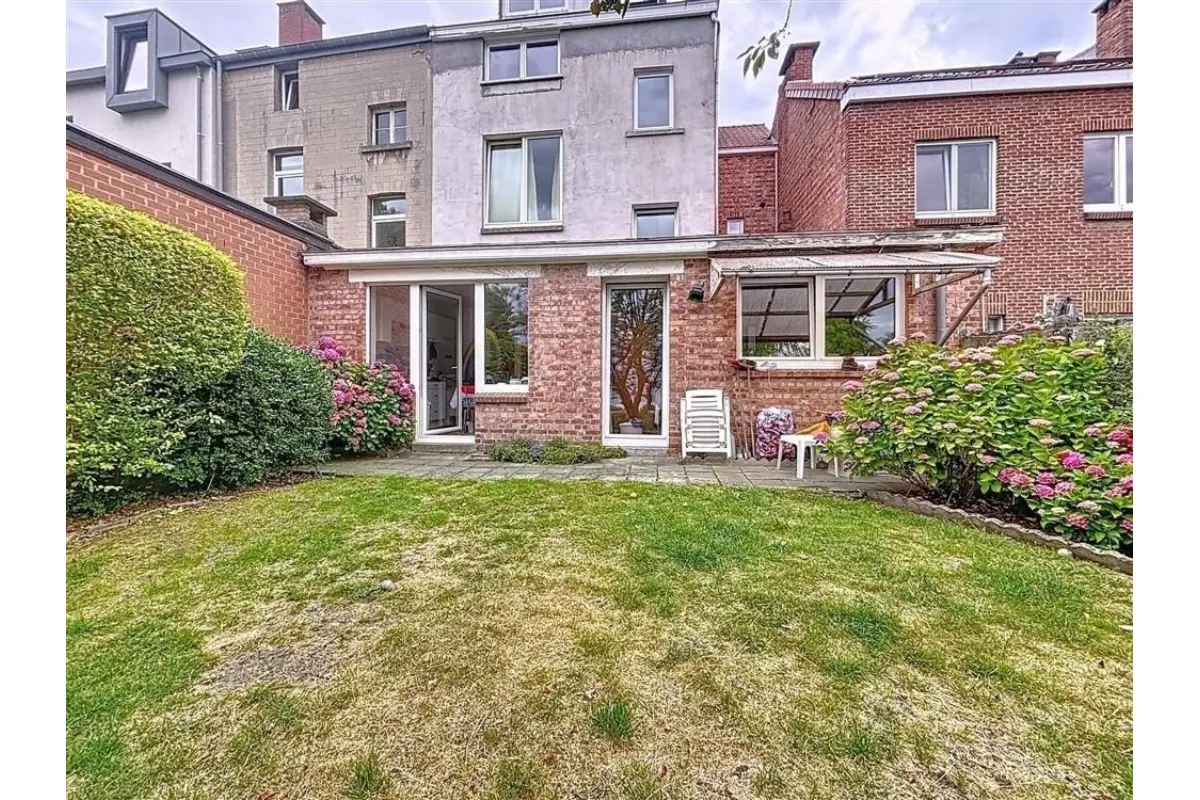 Appartementsgebouw te  koop in Terhulpen 1310 699000.00€ 5 slaapkamers 300.00m² - Zoekertje 573109