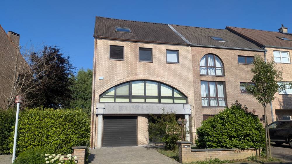Maison à louer à Wezembeek-Oppem 1970 2850.00€ 4 chambres 230.00m² - Annonce 530277