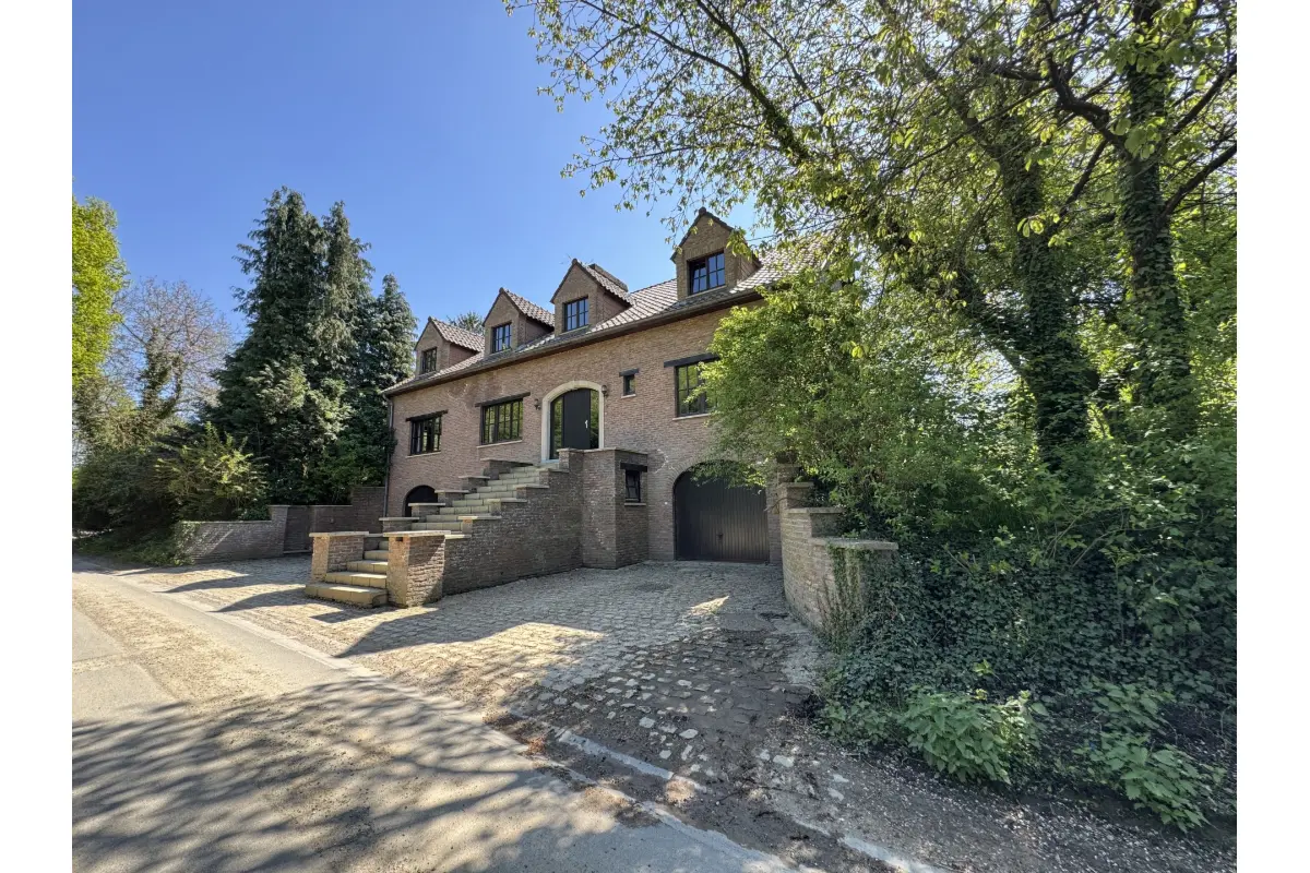 Villa te  koop in Graven 1390 649000.00€ 5 slaapkamers 365.00m² - Zoekertje 533242