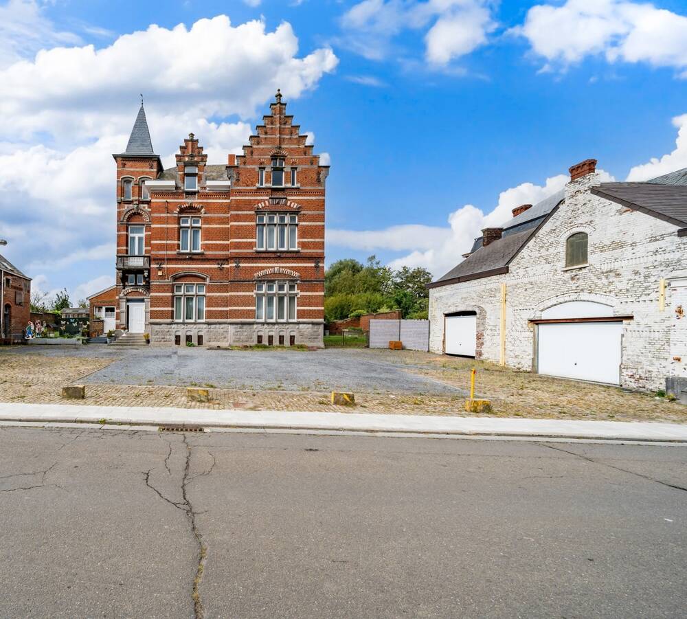 Herenhuis te  in Chapelle-lez-Herlaimont 7160 375000.00€ 5 slaapkamers 474.00m² - Zoekertje 534072