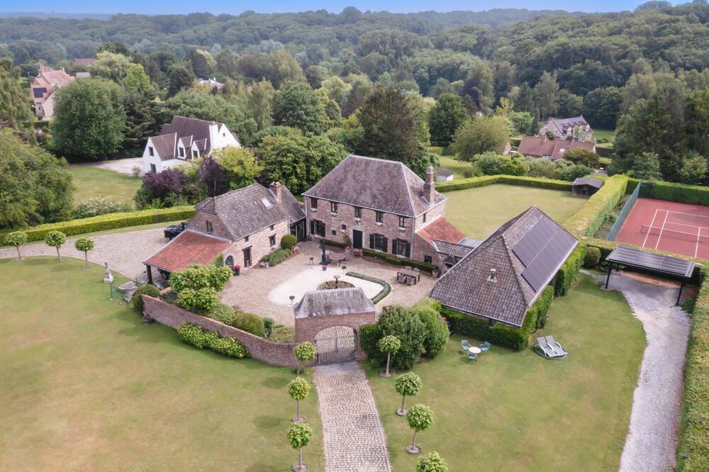 Huis te koop in Lasne 1380 150000.00€ 6 slaapkamers 280.00m² - Zoekertje 536290