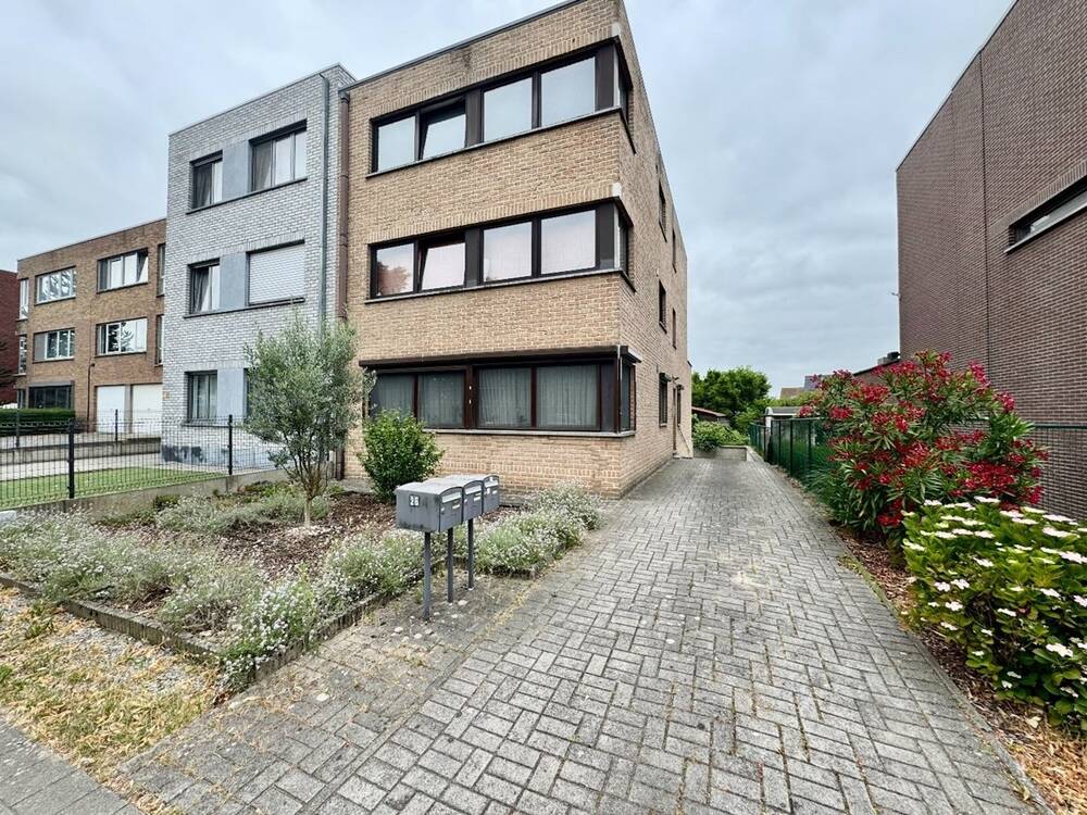 Benedenverdieping te  huur in Machelen 1830 1300.00€ 3 slaapkamers m² - Zoekertje 537463