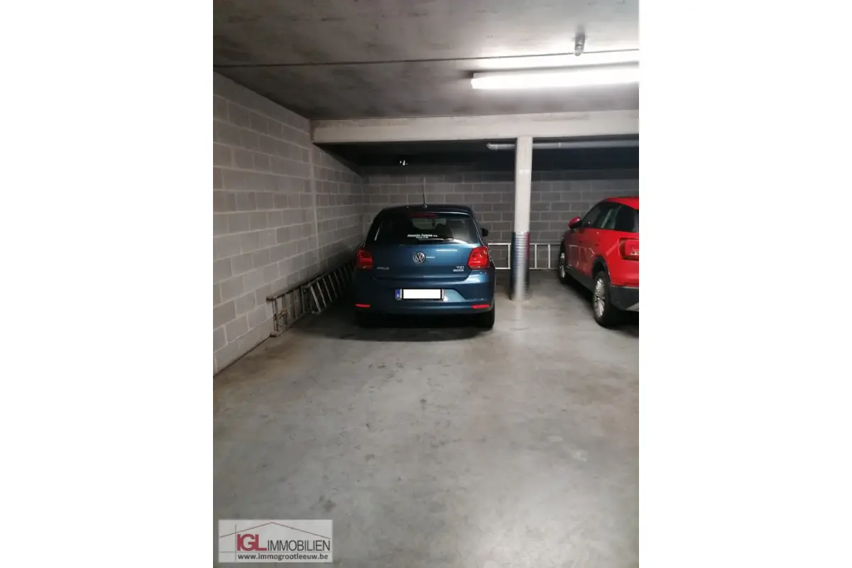 Parking / garage à louer à Leeuw-Saint-Pierre 1600 90.00€  chambres m² - Annonce 542253