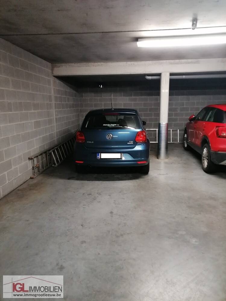Parking à à Leeuw-Saint-Pierre 1600 90.00€ chambres m² - Annonce 542253