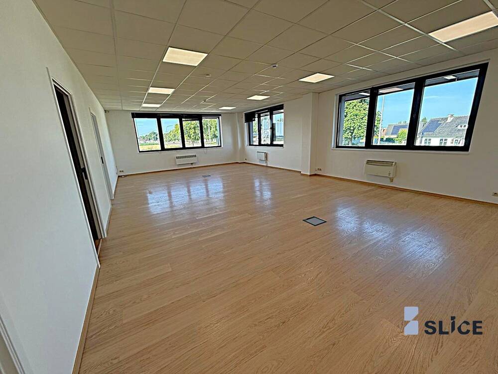 Handelszaak te  huur in Genepiën 1470 1500.00€  slaapkamers 145.00m² - Zoekertje 542571