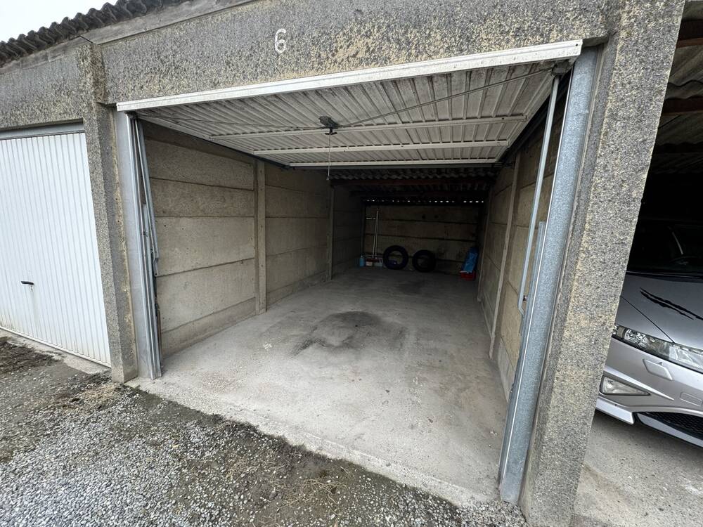 Parking / garage à vendre à Leeuw-Saint-Pierre 1600 22500.00€  chambres m² - Annonce 545137