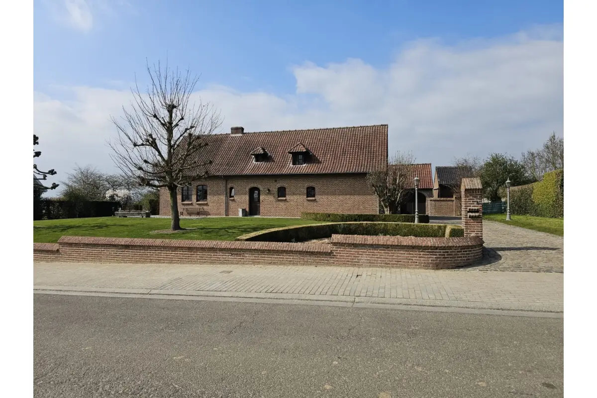 Villa à vendre à Chapelle-Saint-Pierre 1541 595000.00€ 3 chambres 198.00m² - Annonce 545392