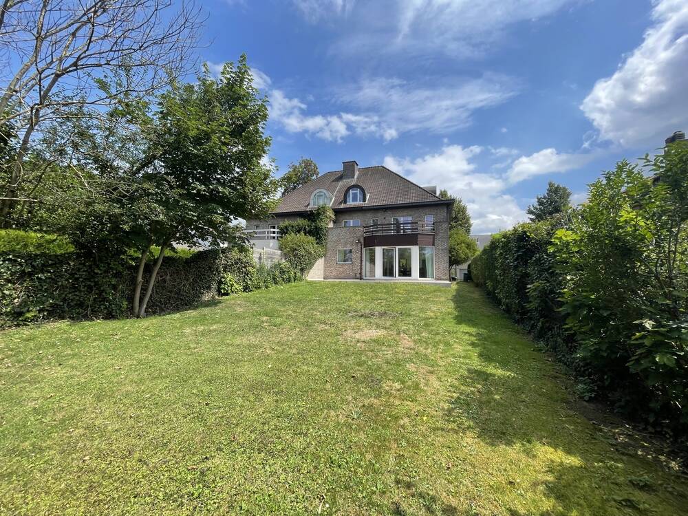 Villa à louer à Wezembeek-Oppem 1970 3300.00€ 6 chambres 300.00m² - Annonce 545539