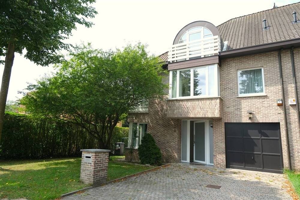Huis te  in Wezembeek-Oppem 1970 3300.00€ 6 slaapkamers 320.00m² - Zoekertje 547929