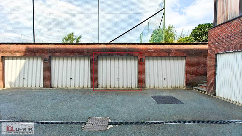 Parking / garage à vendre à Leeuw-Saint-Pierre 1600 29000.00€  chambres m² - Annonce 550726