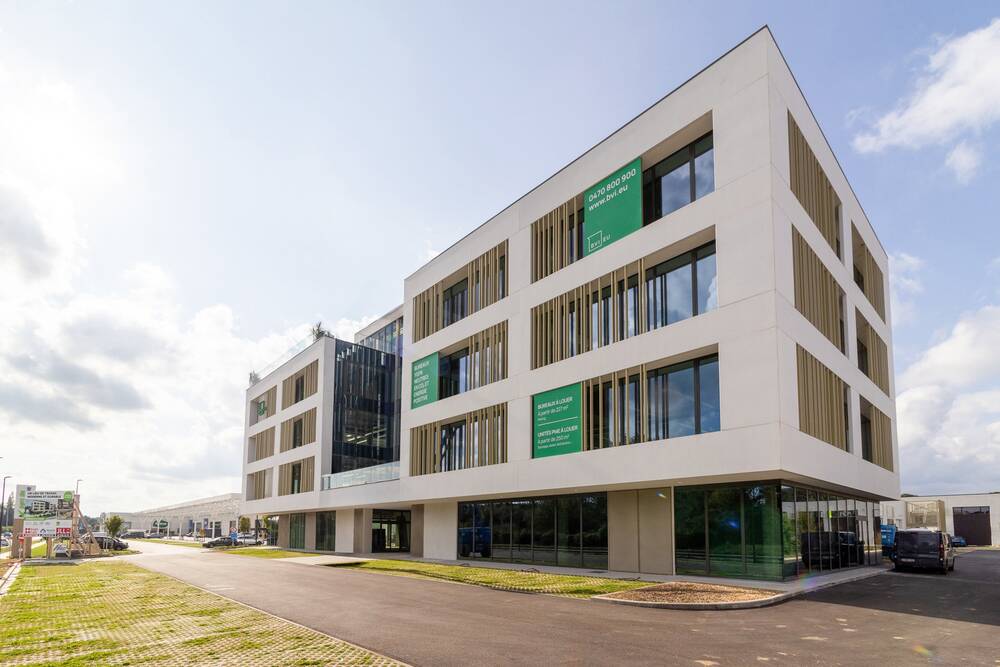 Commerce à louer à Wavre 1300 3621.00€ chambres 221.00m² - Annonce 550873
