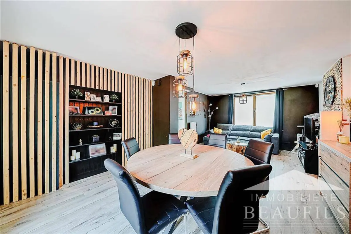 Huis te  in Roux 6044 250000.00€ 2 slaapkamers 143.00m² - Zoekertje 551570