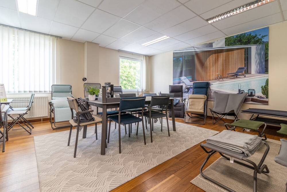 Commerce à louer à Wavre 1300 2000.00€ chambres 220.00m² - Annonce 552636